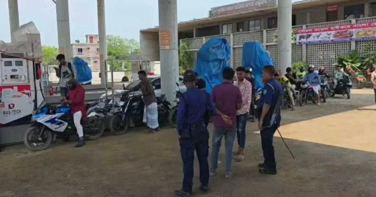 ছাত্রদল পরিচয়ে ফিলিং স্টেশনে হামলা, তেল লুট