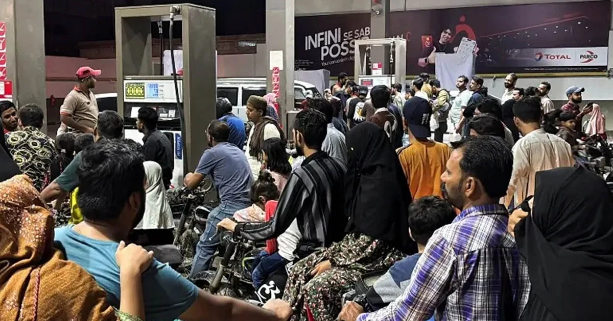 পাকিস্তানে গণপরিবহন ফ্রি, মোটরসাইকেল চালকরা যা পাচ্ছেন