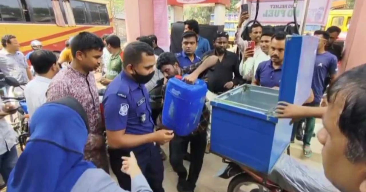 পঞ্চগড়ে ৬০ লিটার পেট্রোলসহ মোটরসাইকেল জব্দ, সরকারি মূল্যে তেল বিক্রি