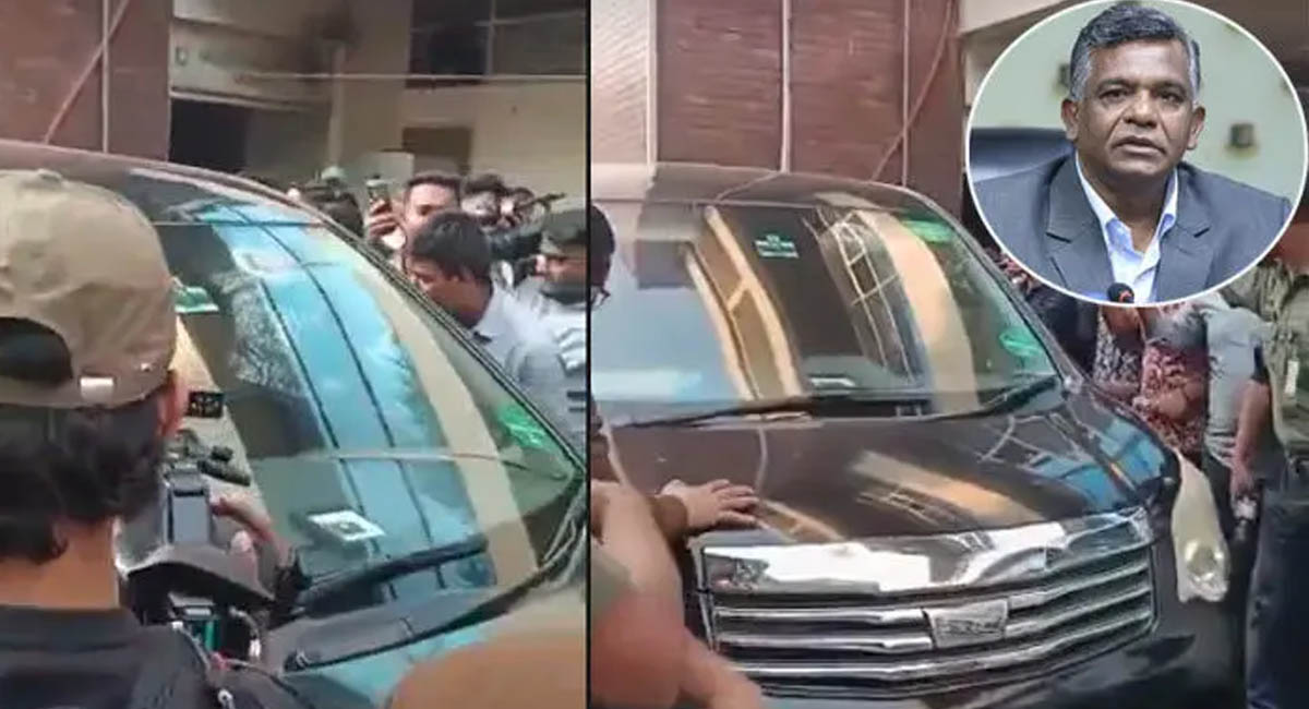 চুপিসারে বিসিবি ছাড়লেন বুলবুল