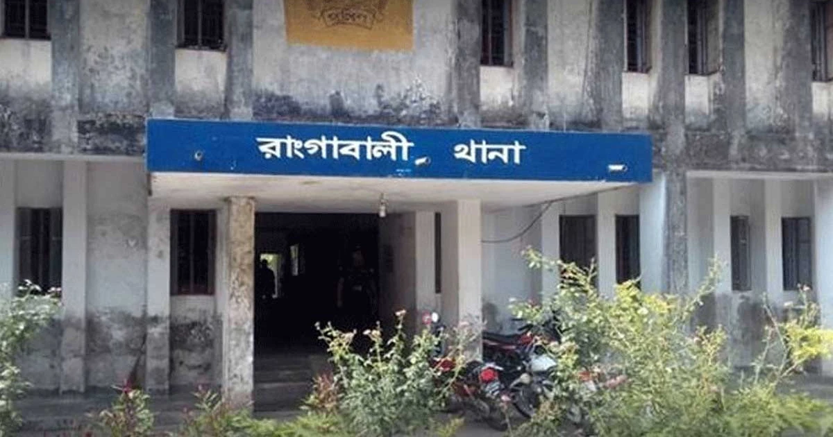 রাঙ্গাবালীতে ছেলেকে বাঁচাতে গিয়ে বাবার শরীর দগ্ধ