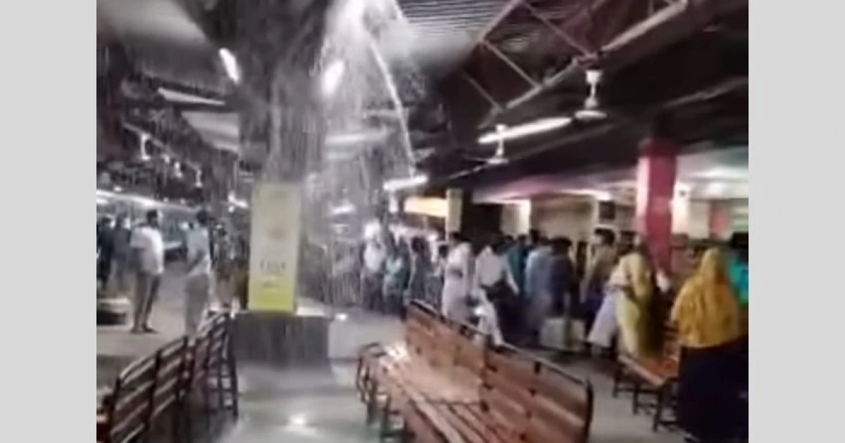 বৃষ্টি এলেই রংপুর স্টেশনের প্লাটফর্মে পানি