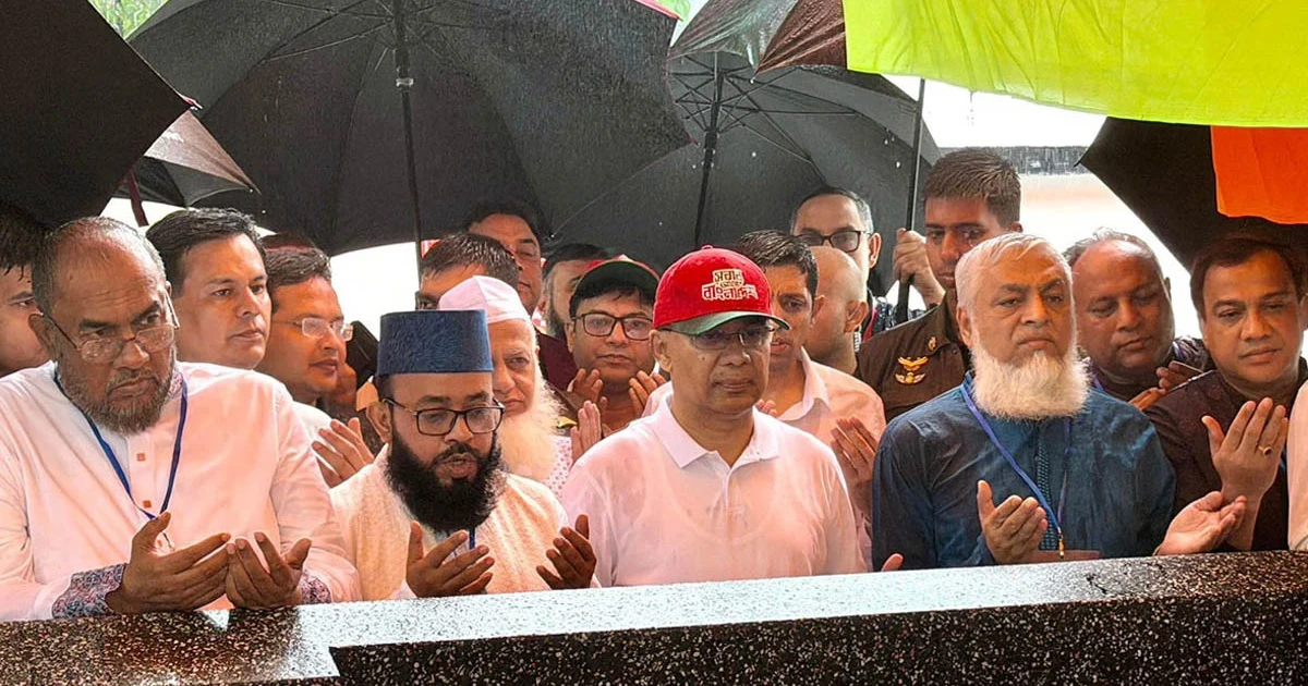 শাহজালাল (রহ.) মাজার জিয়ারত করলেন প্রধানমন্ত্রী