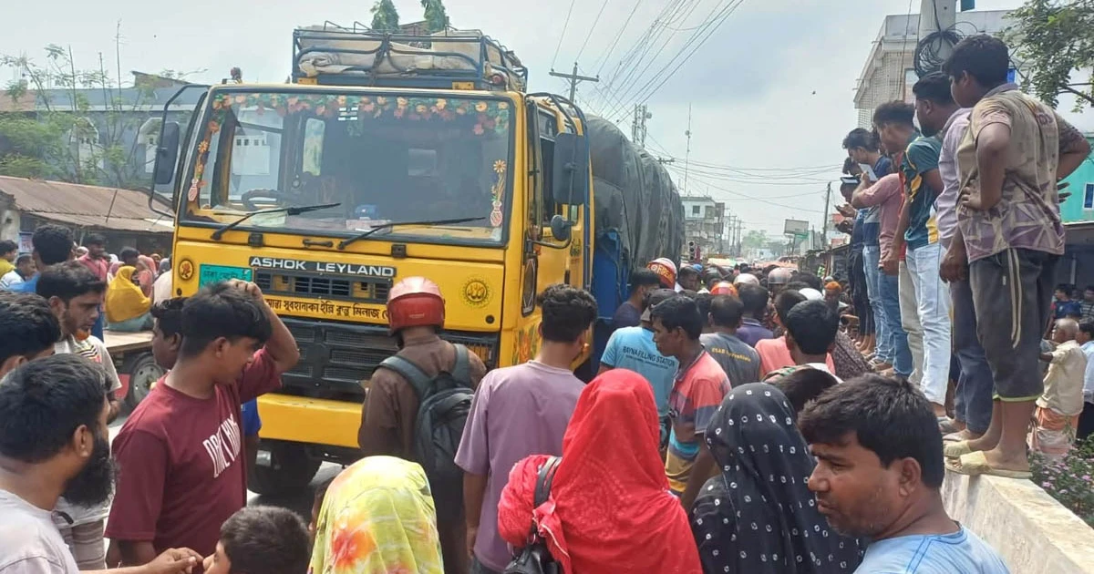 লালপুরে ট্রাকচাপায় মোটরসাইকেল চালকের মৃত্যু