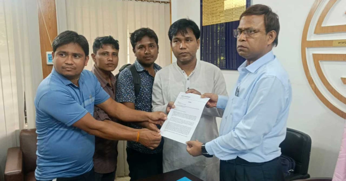 সদর হাসপাতাল কার্যকরভাবে চালু করার দাবিতে সমৃদ্ধ লালমনিরহাটের স্মারকলিপি প্রদান