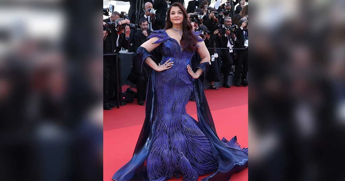 নীল আভার ভিন্ন দীপ্তিতে কানে হাজির ঐশ্বরিয়া