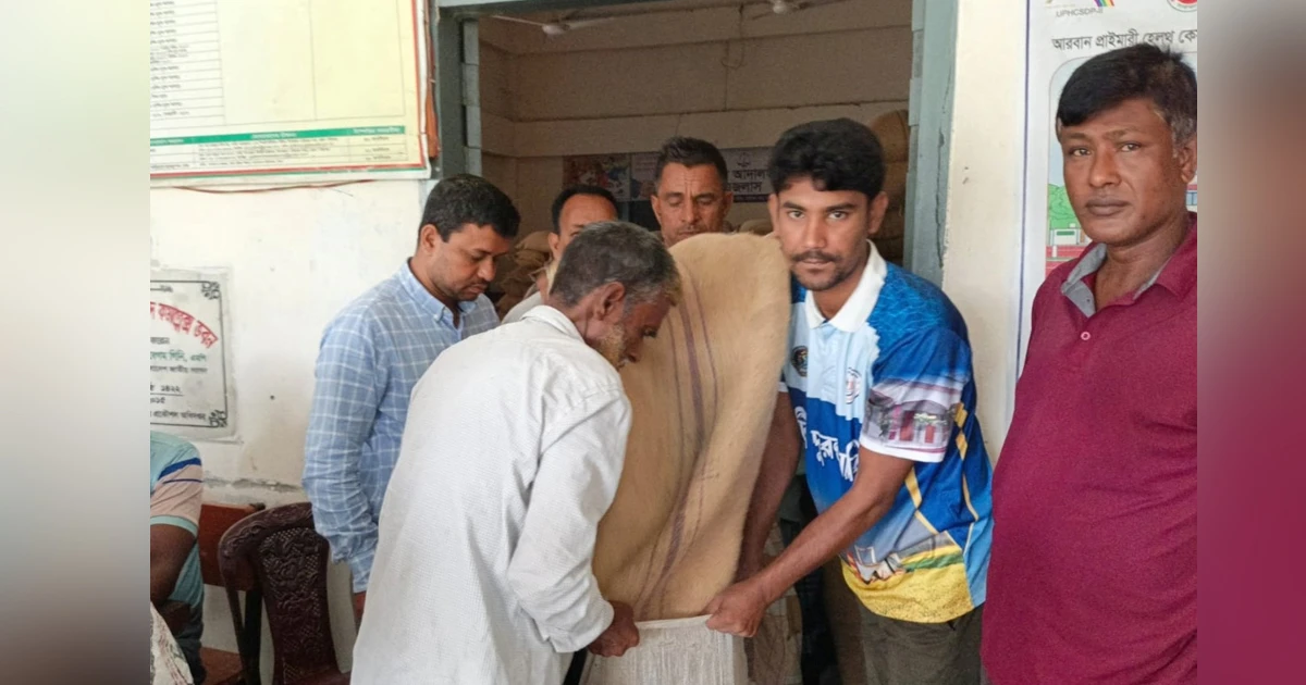 গাইবান্ধা সদরে ৬২৪.৩৪০ মেট্রিক টন ভিজিএফ চাল বিতরণ