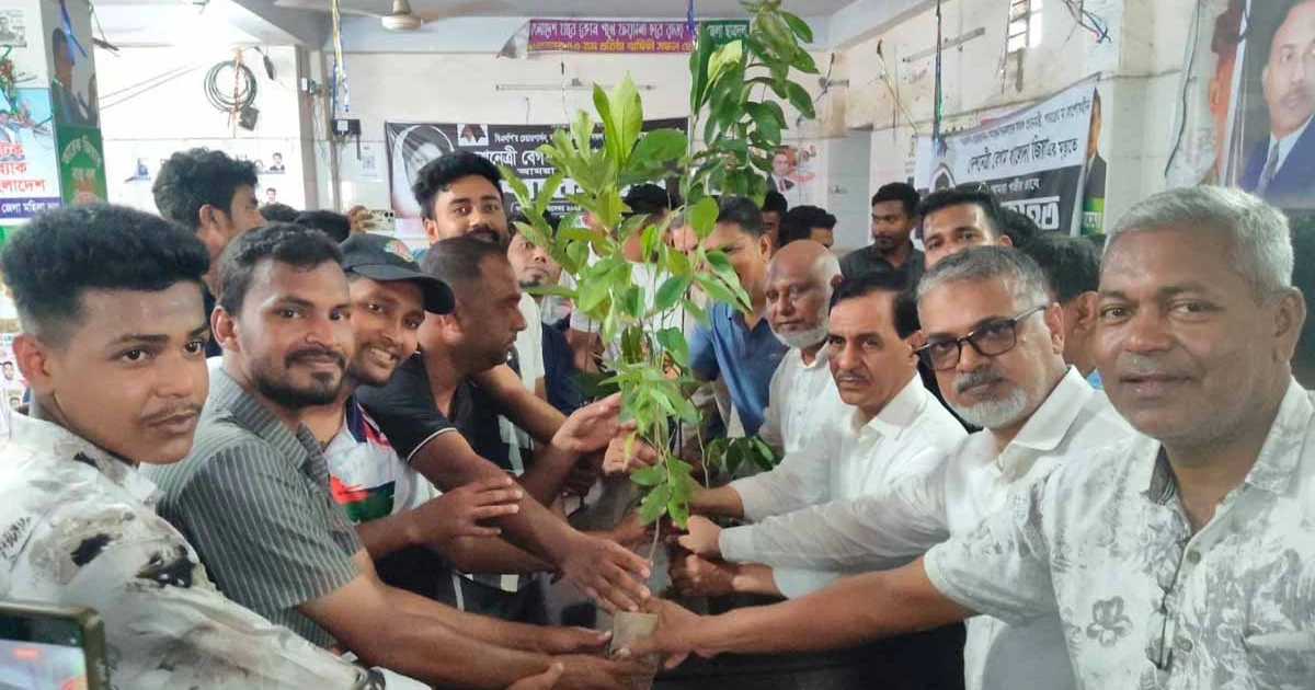 নওগাঁ জেলা ছাত্র দলের বৃক্ষ রোপণ কর্মসূচী পালিত