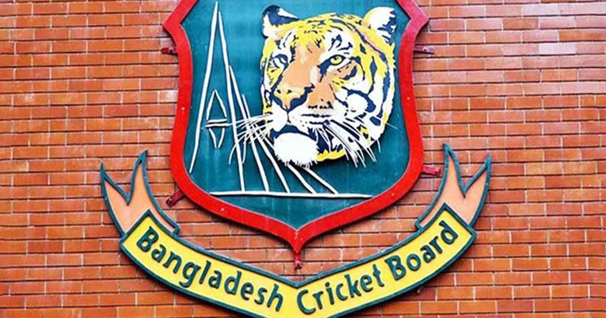 নিয়ম রক্ষার ভোট চলছে, ৪০ মিনিট পর দেখা প্রথম ভোটারের