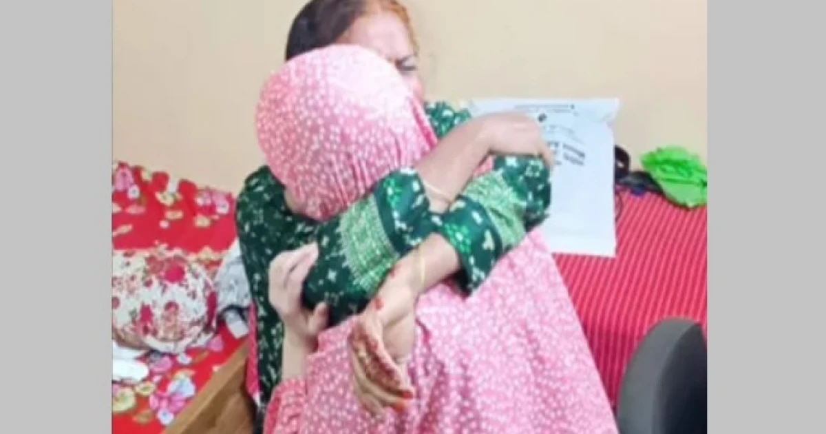ফ্ল্যাটে ঝুলছিল স্কুলছাত্রের মরদেহ, পাশে ছিল ‘পুলিশকে তদন্তে মানা করে’ চিরকুট