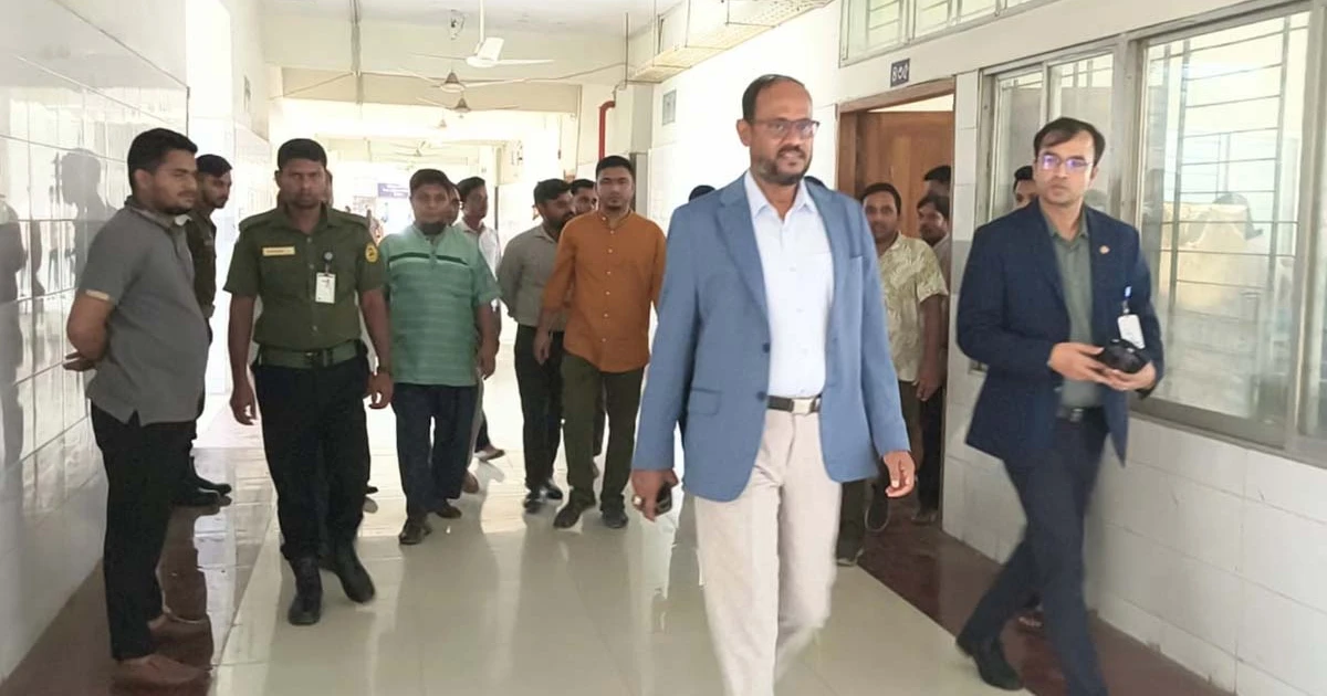 ‘এভাবে হাসপাতাল চলতে পারে না’- আকস্মিক টাঙ্গাইল মেডিকেল পরিদর্শনে ক্ষোভ প্রতিমন্ত্রী টুকুর