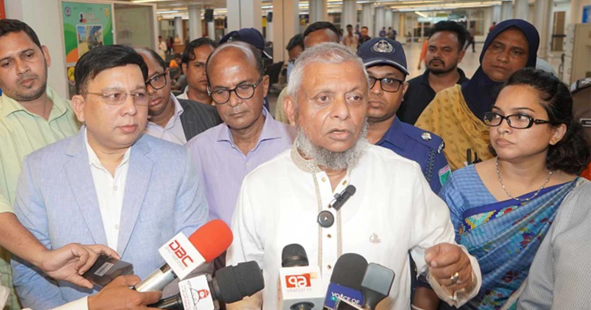 সারওয়ার ‘চোখ খুলে দিয়েছেন’, মাজারের স্বচ্ছতা নিশ্চিত করব