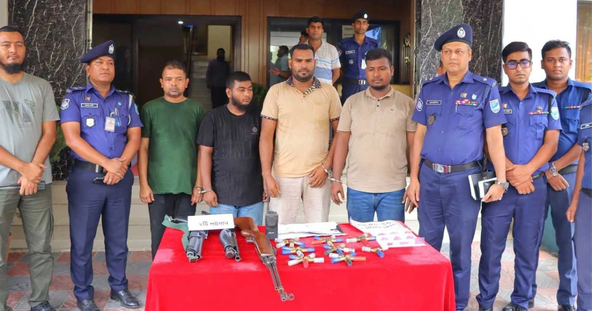 রূপগঞ্জে ৩টি ডাকাতির মামলায় ২টি শটগান, ৩৮ রাউন্ড গুলিসহ ৪ আসামি গ্রেফতার