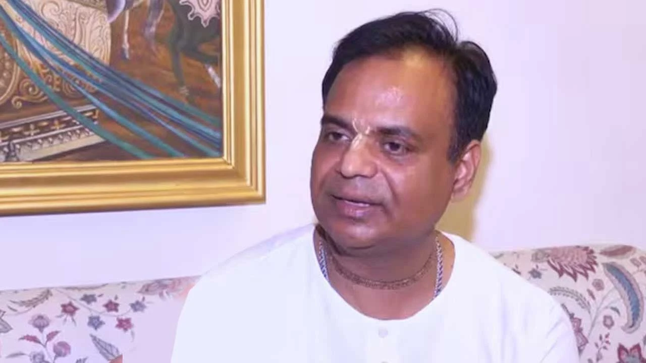 ইসকনের সব দায়িত্ব থেকে সরানো হলো রাধারমণ দাসকে