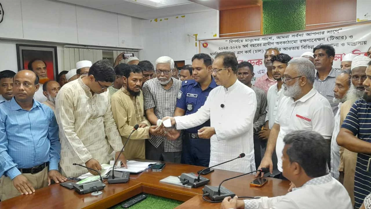 জনগণের কল্যাণে আমাদের কাজ করতে হবে, উন্নয়ন করতে হবে এবং মানুষের পাশে দাঁড়াতে হবে