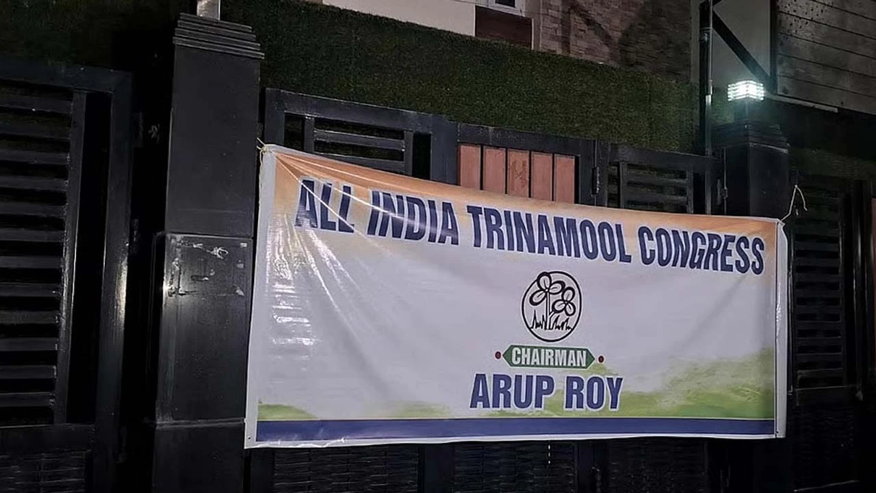 মমতার তৃণমূল কার্যালয় দখলে নিলেন দলের বিদ্রোহীরা
