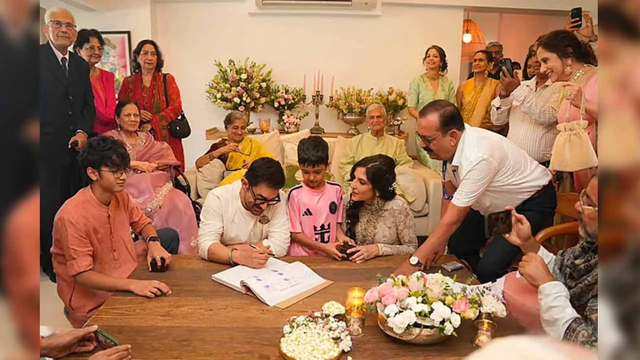 ৩ সন্তানকে পাশে রেখে তৃতীয় বিয়ে করলেন আমির খান