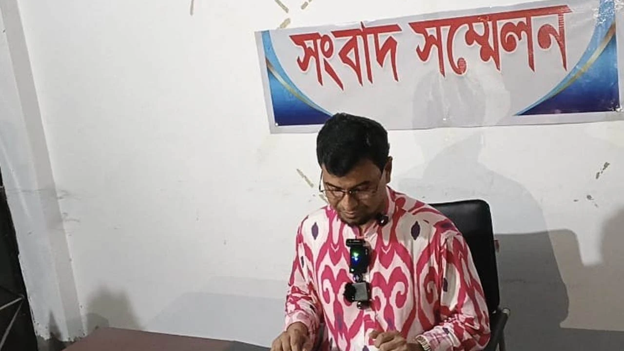 সরকারি কার্যাদেশে ড্রেজড ম্যাটেরিয়াল অপসারণ: অপপ্রচারের প্রতিবাদে সংবাদ সম্মেলন করলেন ফরিদ আহমেদ রয়েল মাঝি