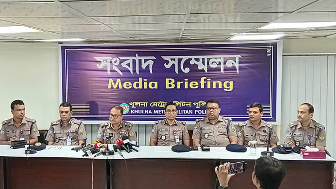 মা মারধর করেন, বাবা মোটরসাইকেলে মেয়ের লাশ সড়কে ফেলেন: পুলিশ