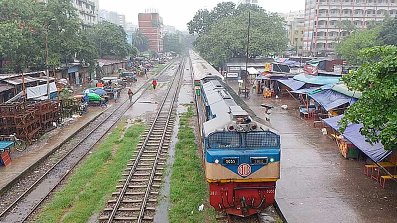 পাঁচ দিন পর চট্টগ্রাম-কক্সবাজার ট্রেন চলাচল শুরু