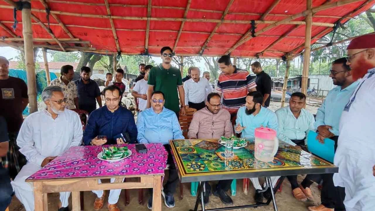 ভালুকার উদ্দীপন কুমির খামার পরিদর্শনে মৎস্য ও প্রাণিসম্পদ প্রতিমন্ত্রী ও স্থানীয় সংসদ সদস্য