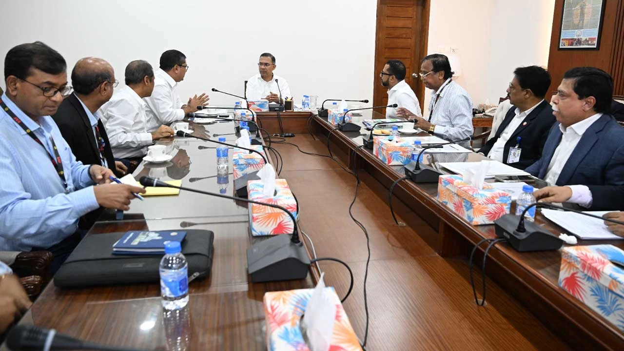 ধানমণ্ডি ও গুলশান লেক সংস্কার নিয়ে প্রধানমন্ত্রীর বৈঠক