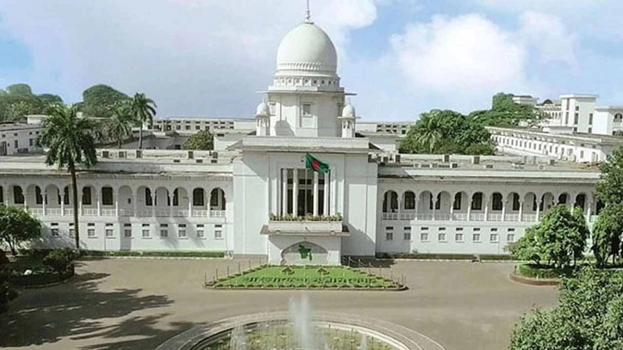 ফেসবুকে পোস্ট: বরখাস্ত হলেন সুপ্রিম কোর্টের সহকারী রেজিস্ট্রার