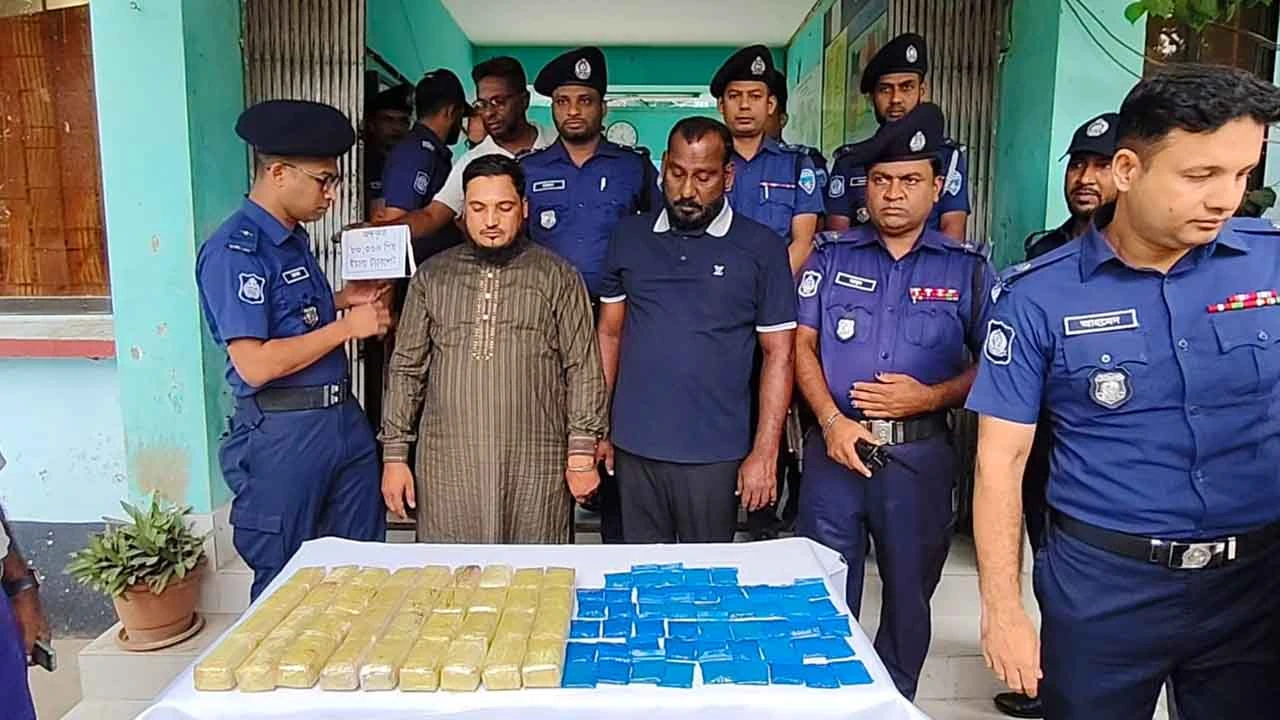 জিপে লুকিয়ে ৮০ হাজার ইয়াবা পাচার