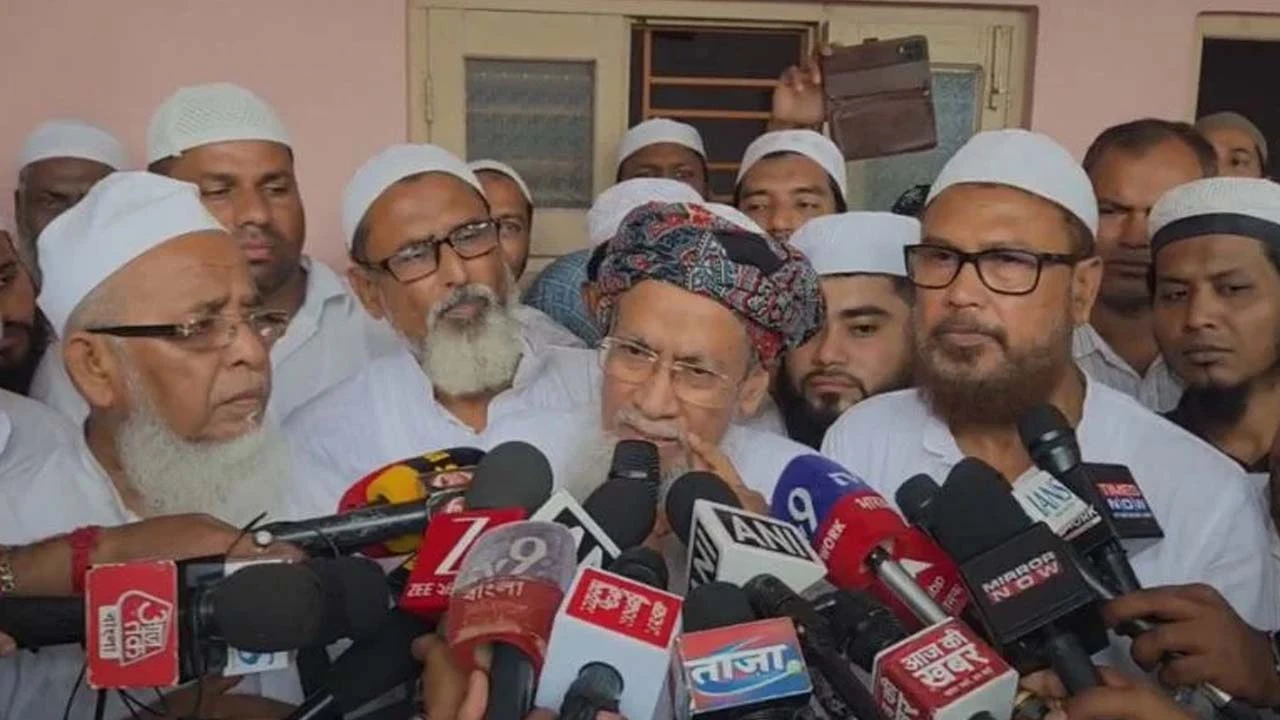 সিদ্দিকুল্লার ডাকে কলকাতা বিমানবন্দর চত্বরে জমায়েত পণ্ড