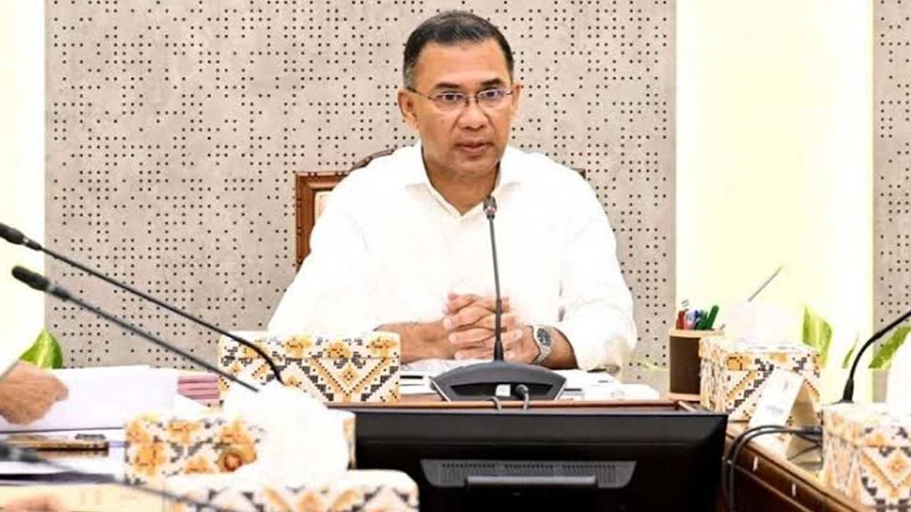 সড়ক থেকে ফিটনেসবিহীন যানবাহন অপসারণের নির্দেশ প্রধানমন্ত্রীর