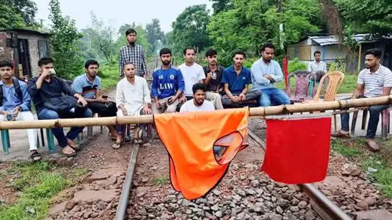 রাজশাহীর সঙ্গে সারাদেশের রেলযোগাযোগ বন্ধ