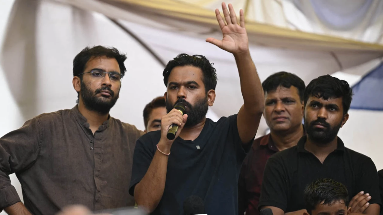শিক্ষামন্ত্রীর পদত্যাগে সরকারকে ২৪ ঘণ্টার আলটিমেটাম
