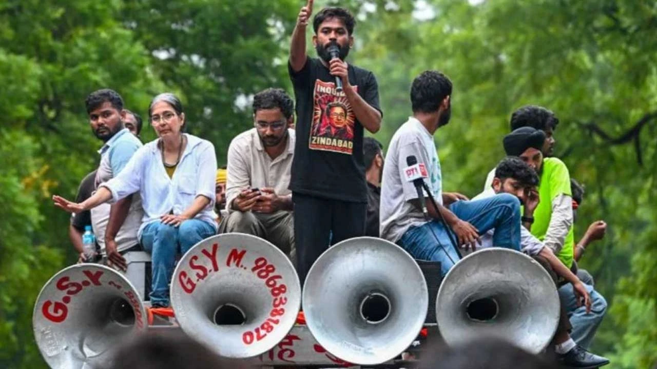 শিক্ষামন্ত্রীর পদত্যাগের পরও আন্দোলন চালিয়ে যাওয়ার ঘোষণা