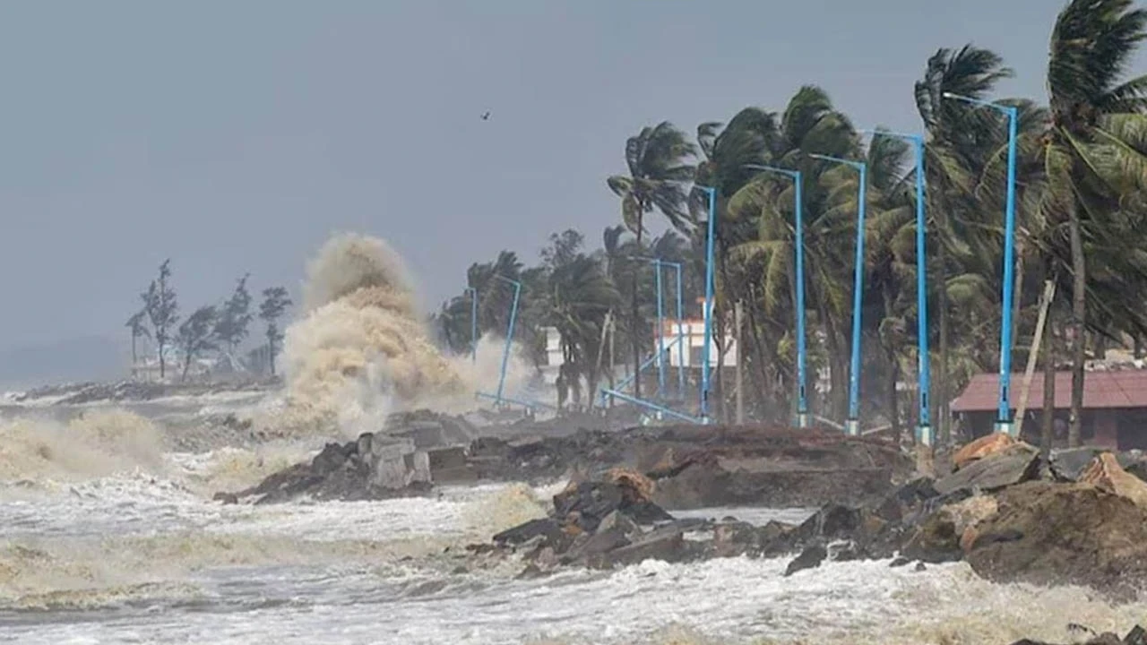নিম্নচাপ রূপ নিল ‘গভীর নিম্নচাপে’