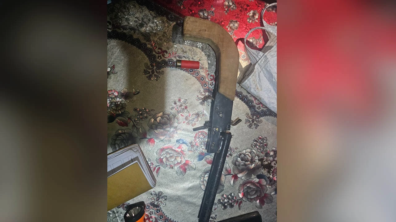 নোয়াখালীতে লাকড়ির ঘরে মিলল এলজি-কার্তুজ