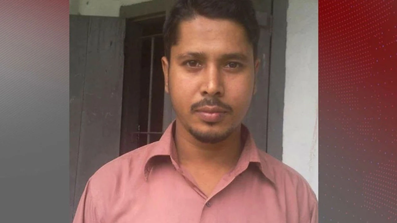 রিকশার ধাক্কায় রাস্তায় পড়ে বাসের চাপায় শিক্ষক নিহত