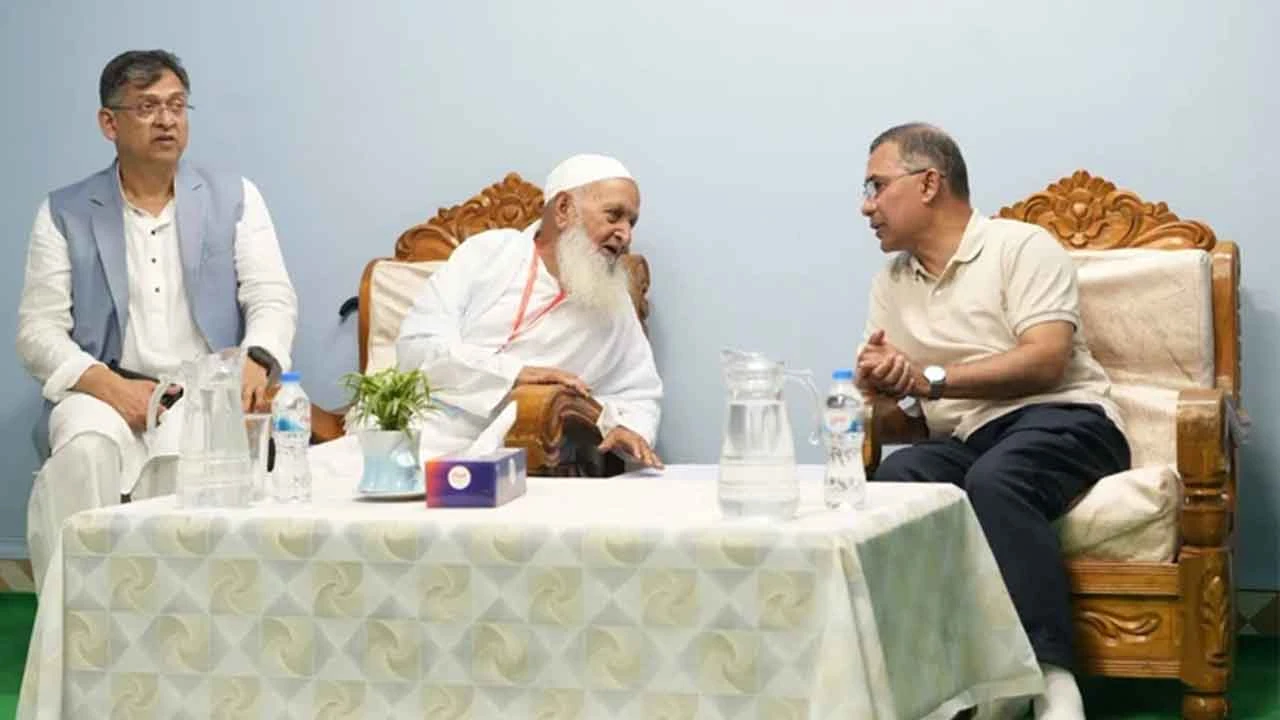 হেফাজতের আমির আল্লামা শাহ মুহিব্বুল্লাহ বাবুনগরীর সঙ্গে প্রধানমন্ত্রীর সাক্ষাৎ