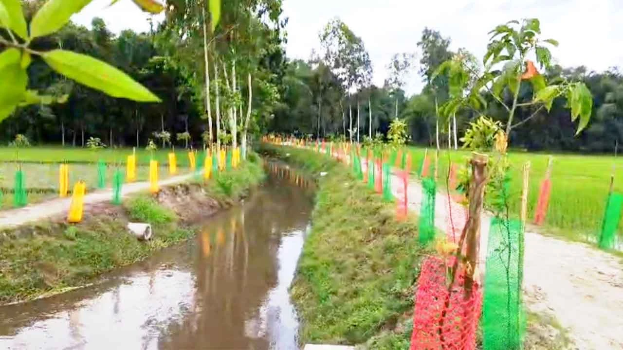 খাল খননের কাজ শেষে প্রায় তেরো লক্ষ টাকা কোষাগারে ফেরৎ