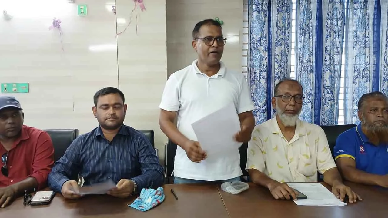 দিনাজপুরে মটর পরিবহন শ্রমিক ইউনিয়নের সংবাদ সম্মেলন, মুজিবের ঘটনায় নিরপেক্ষ তদন্তের দাবী
