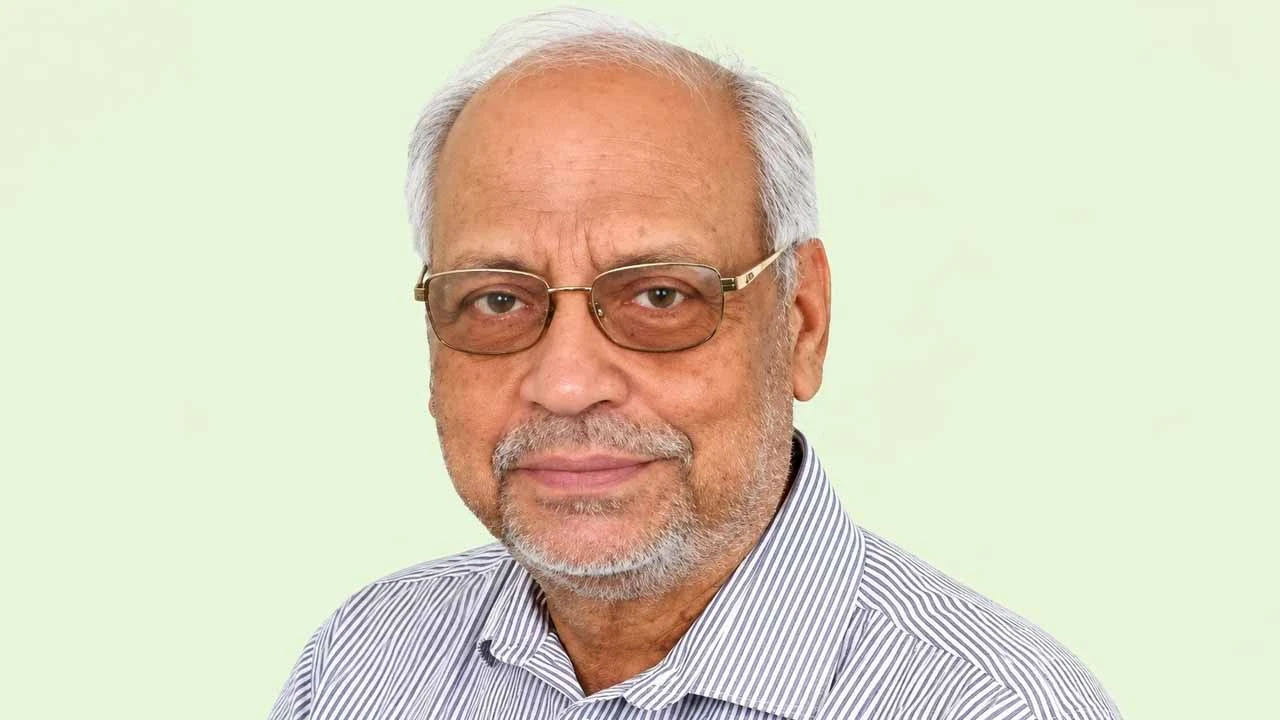 বিমানবন্দরে হট্টগোল, সাবেক এমপি আখতারুজ্জামানের নামে মামলা