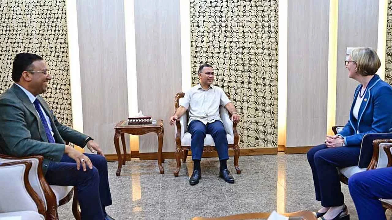 প্রধানমন্ত্রীর সঙ্গে ব্রিটিশ হাই কমিশনারের সাক্ষাৎ, সহায়তার নতুন ক্ষেত্র উন্মোচনের আশা