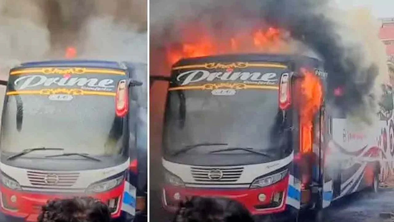 মহাখালীতে এসি বাসে আগুন