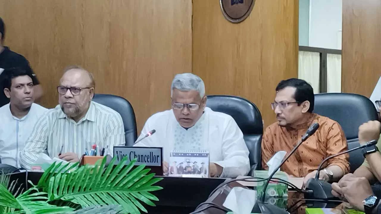 রাবিতে সাংবাদিক পেটানোর ঘটনায় ৪ জনের ছাত্রত্ব বাতিলের সুপারিশ