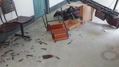 ফুলছড়িতে ইউএনও এর কার্যালয়ে ভাঙ্গচুর; সাংবাদিকের ওপর হামলা