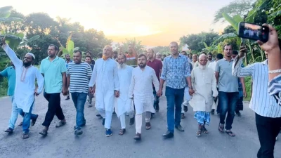 কার্যক্রম নিষিদ্ধ আ.লীগের বিরুদ্ধে নড়িয়ার রাজনগরে বিএনপি নেতা সুজন বেপারীর নেতৃত্বে বিক্ষোভ মিছিল