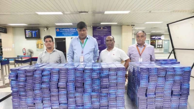 এক ফ্লাইটেই জব্দ সাড়ে ৫ কোটি টাকার সিগারেট ও আইফোন