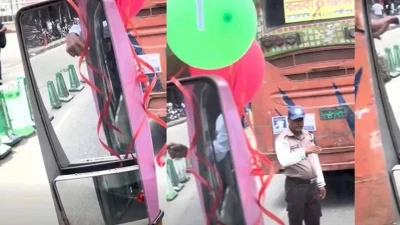 নারী বাস চালুর প্রথম দিনেই দুর্ঘটনা