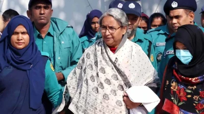 প্যারোলে মুক্তির পর ঢাকায় রওনা দীপু মনির
