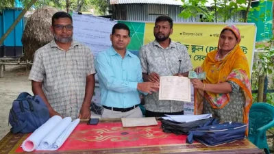 গাইবান্ধায় পার্টনার প্রকল্পের কৃষাণীদের মাঝে সার্টিফিকেট ও অর্থ বিতরণ