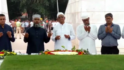 শপথের আগে জিয়াউর রহমান-খালেদা জিয়ার কবরে শ্রদ্ধা জানালেন মির্জা ফখরুল